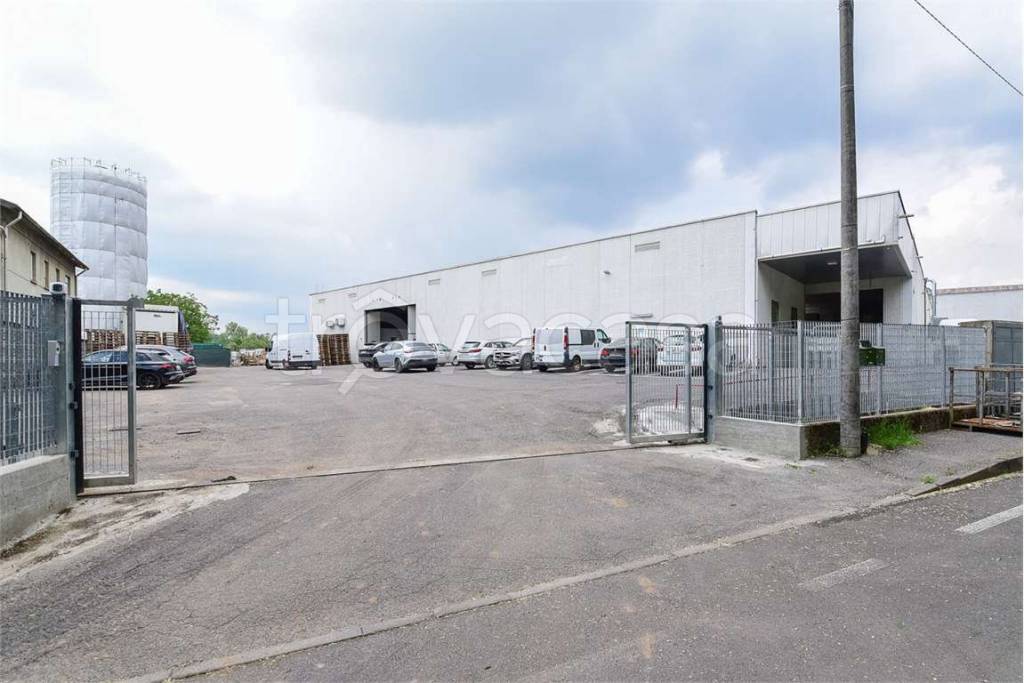 locale commerciale in vendita a Fino Mornasco