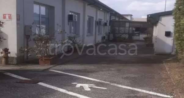 locale commerciale in vendita a Fino Mornasco