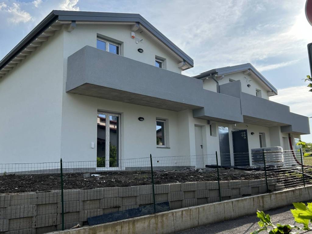casa indipendente in vendita a Fino Mornasco