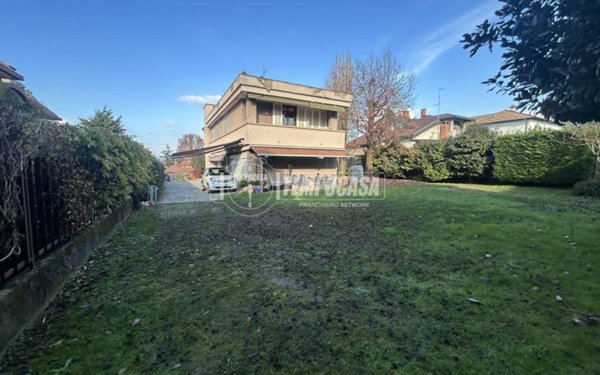 casa indipendente in vendita a Fino Mornasco