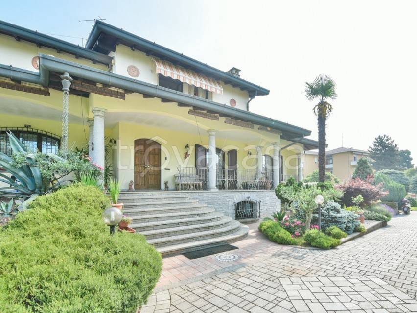 casa indipendente in vendita a Fino Mornasco