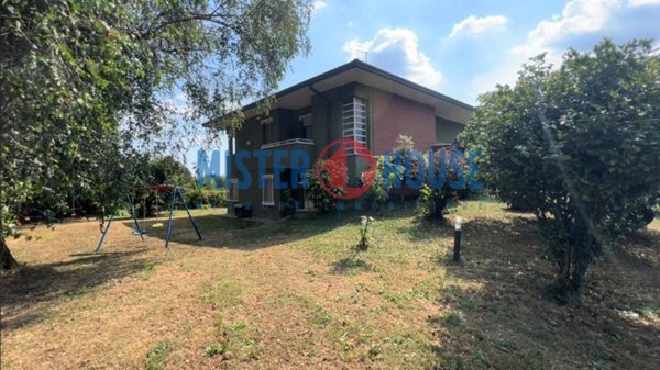 casa indipendente in vendita a Fino Mornasco