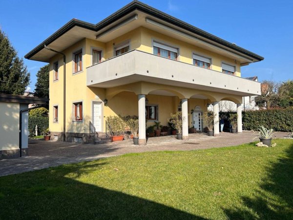 casa indipendente in vendita a Fino Mornasco