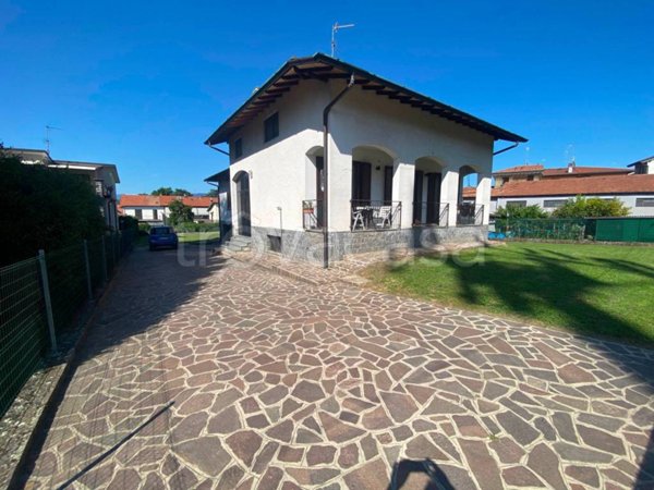 casa indipendente in vendita a Fino Mornasco