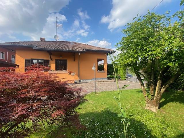 casa indipendente in vendita a Fino Mornasco