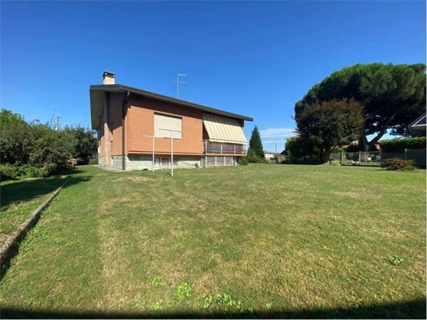 casa indipendente in vendita a Fino Mornasco