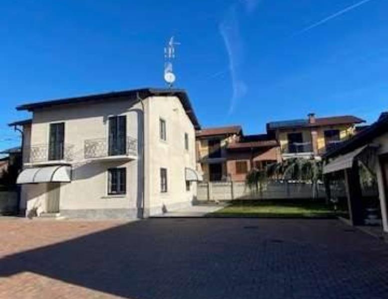 casa indipendente in vendita a Fino Mornasco