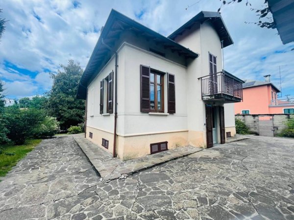 casa indipendente in vendita a Fino Mornasco