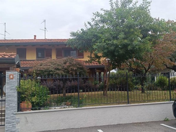 casa indipendente in vendita a Fino Mornasco