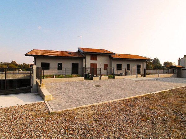 casa indipendente in vendita a Fino Mornasco