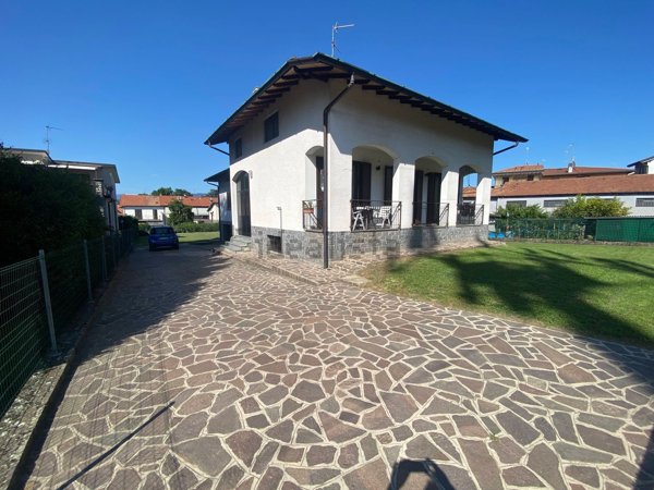 casa indipendente in vendita a Fino Mornasco