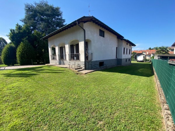 casa indipendente in vendita a Fino Mornasco