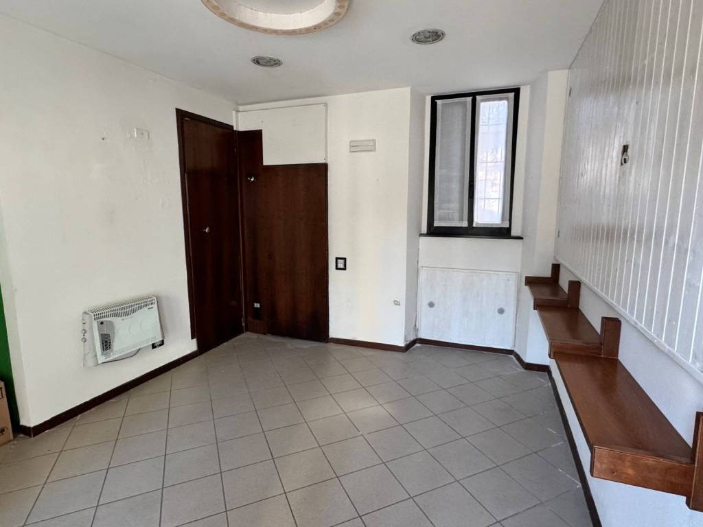 negozio in vendita a Fino Mornasco