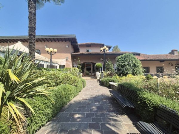 negozio in vendita a Fino Mornasco