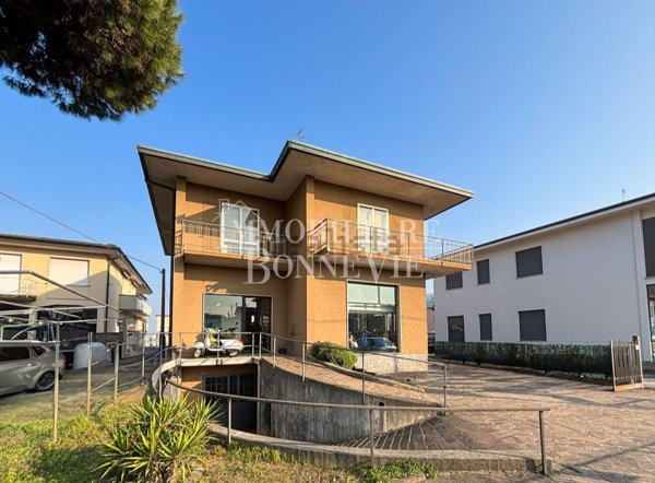 casa indipendente in vendita a Fino Mornasco