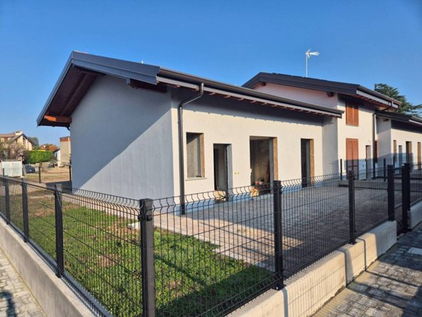 casa indipendente in vendita a Fino Mornasco
