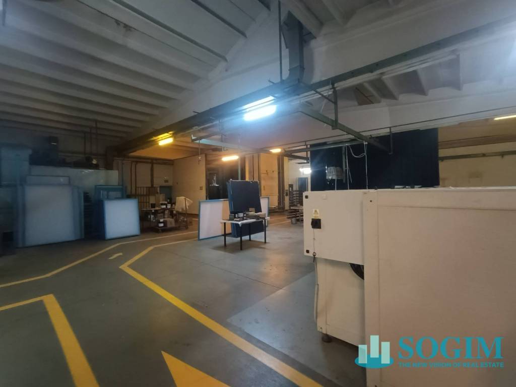 locale commerciale in vendita a Fino Mornasco