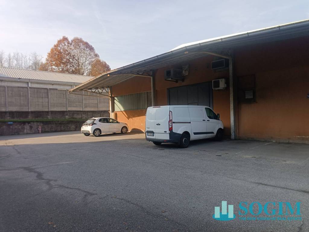 locale commerciale in vendita a Fino Mornasco