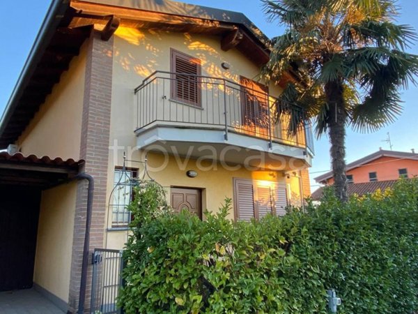 casa indipendente in vendita a Fino Mornasco
