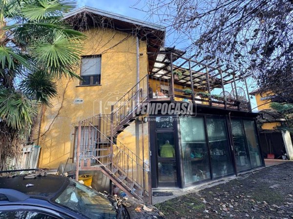 casa indipendente in vendita a Fino Mornasco