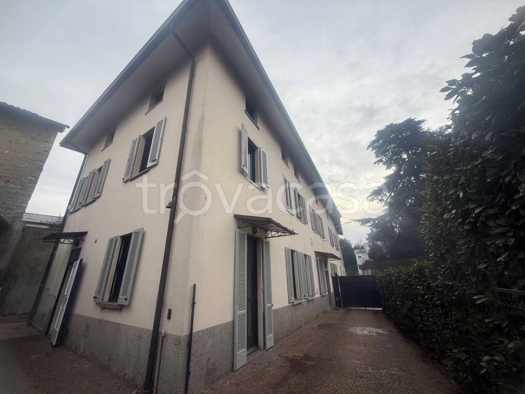 casa indipendente in vendita a Fino Mornasco