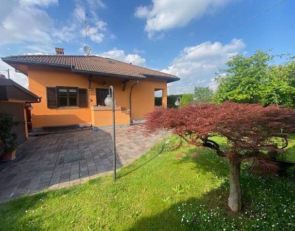 casa indipendente in vendita a Fino Mornasco