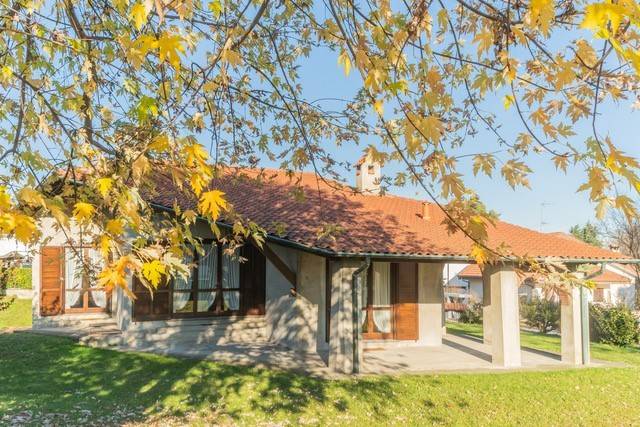 casa indipendente in vendita a Fino Mornasco