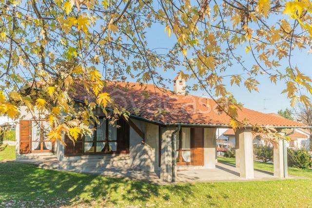 casa indipendente in vendita a Fino Mornasco