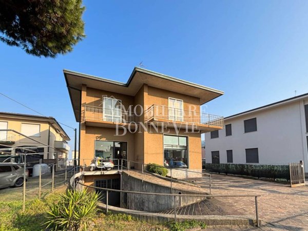 casa indipendente in vendita a Fino Mornasco