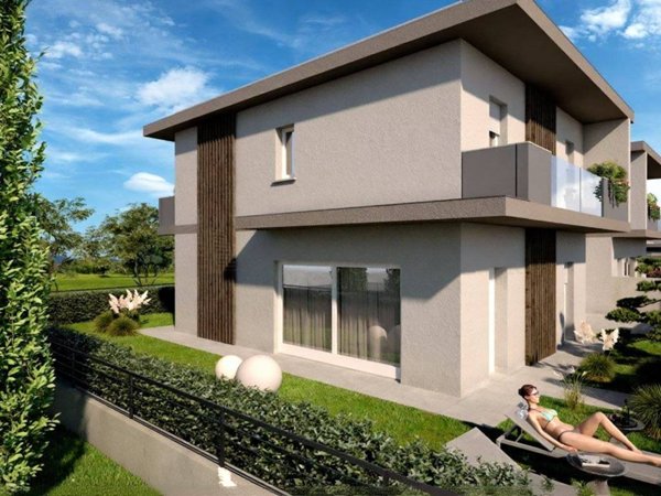 casa indipendente in vendita a Fino Mornasco