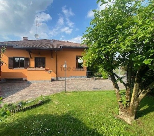 casa indipendente in vendita a Fino Mornasco