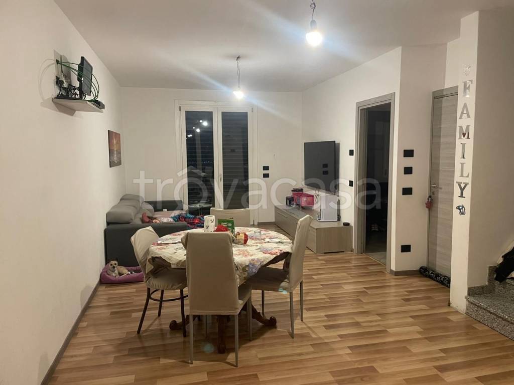 casa indipendente in vendita a Fino Mornasco