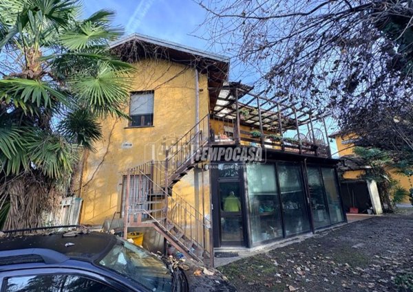 casa indipendente in vendita a Fino Mornasco