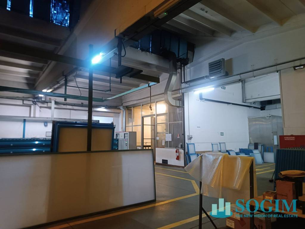 locale commerciale in vendita a Fino Mornasco