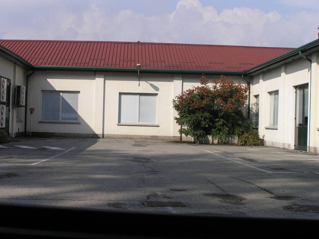 locale commerciale in vendita a Fino Mornasco