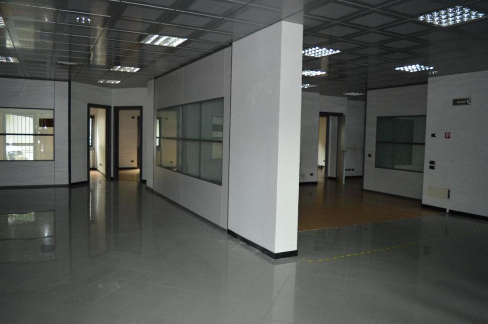 negozio in vendita a Fino Mornasco