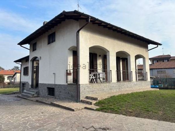 casa indipendente in vendita a Fino Mornasco