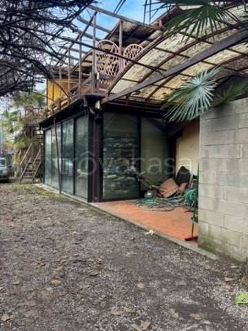 casa indipendente in vendita a Fino Mornasco