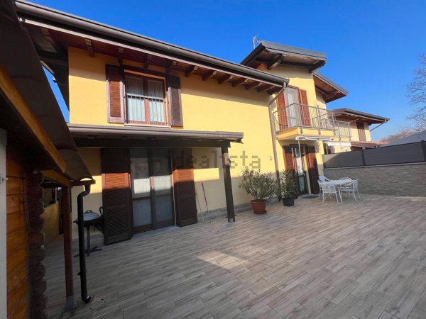 casa indipendente in vendita a Fino Mornasco