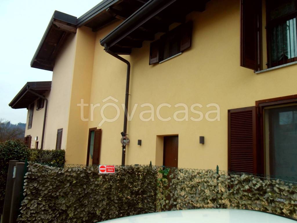 casa indipendente in vendita a Fino Mornasco in zona Andrate