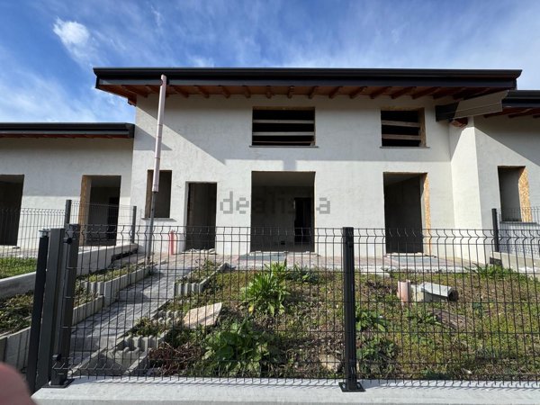 casa indipendente in vendita a Fino Mornasco