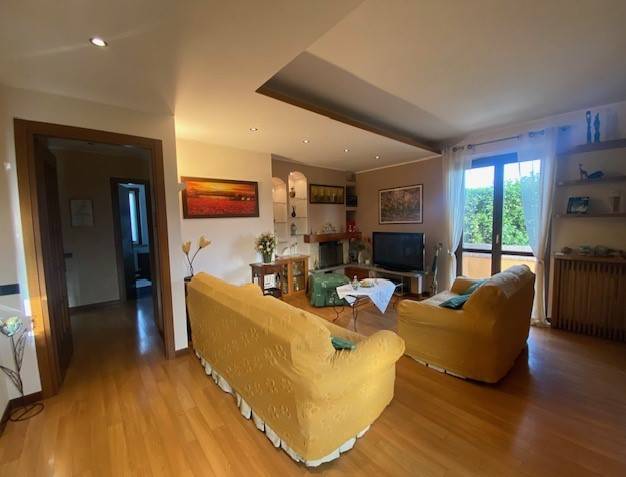 casa indipendente in vendita a Fino Mornasco