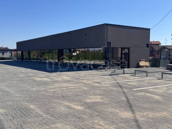 negozio in vendita a Fino Mornasco