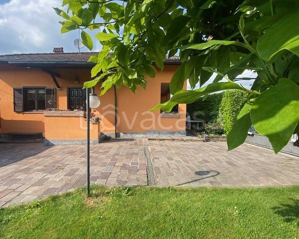 casa indipendente in vendita a Fino Mornasco