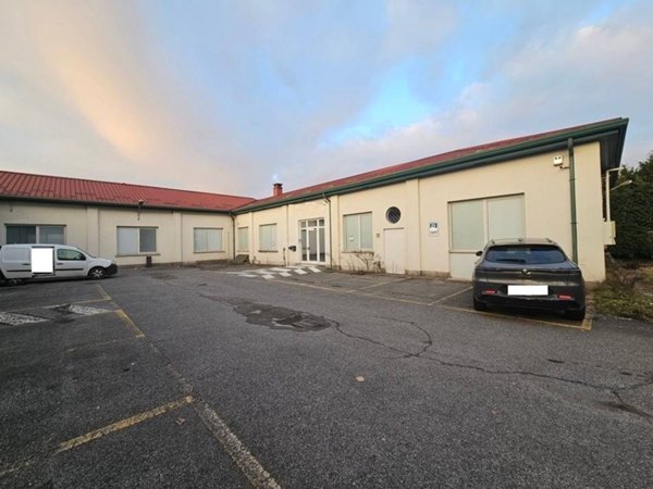 locale commerciale in vendita a Fino Mornasco