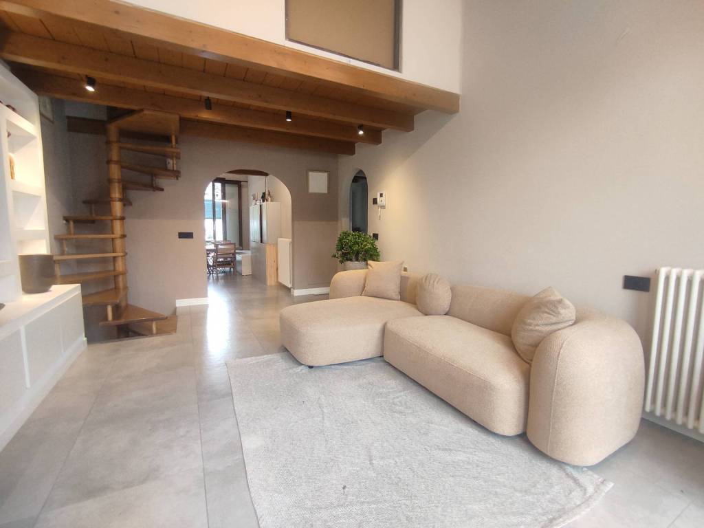 casa indipendente in vendita a Fino Mornasco