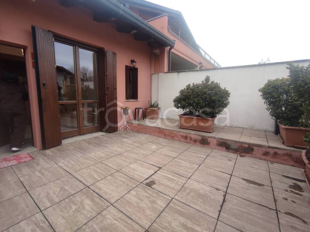 casa indipendente in vendita a Fino Mornasco