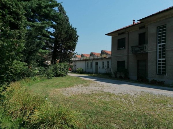 locale commerciale in vendita a Fino Mornasco