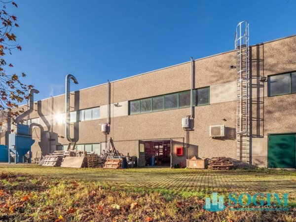 locale commerciale in vendita a Fino Mornasco