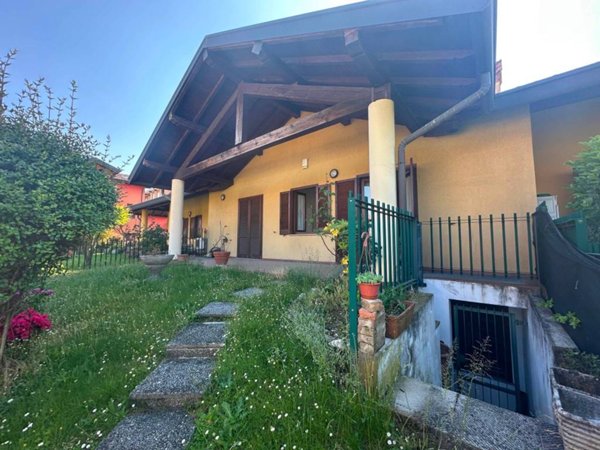 casa indipendente in vendita a Fino Mornasco